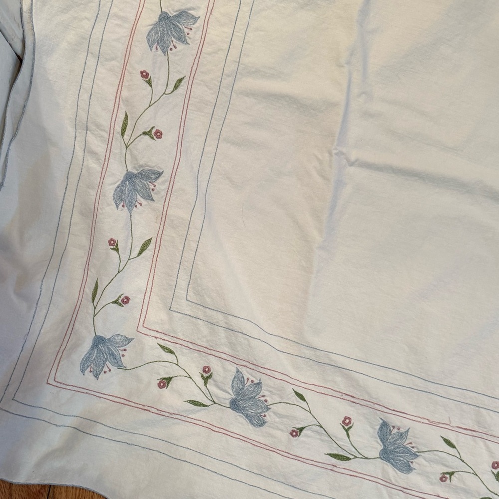 VTG Floral Hand Embroidered Cotton Tablecloth 60x90 grannycore